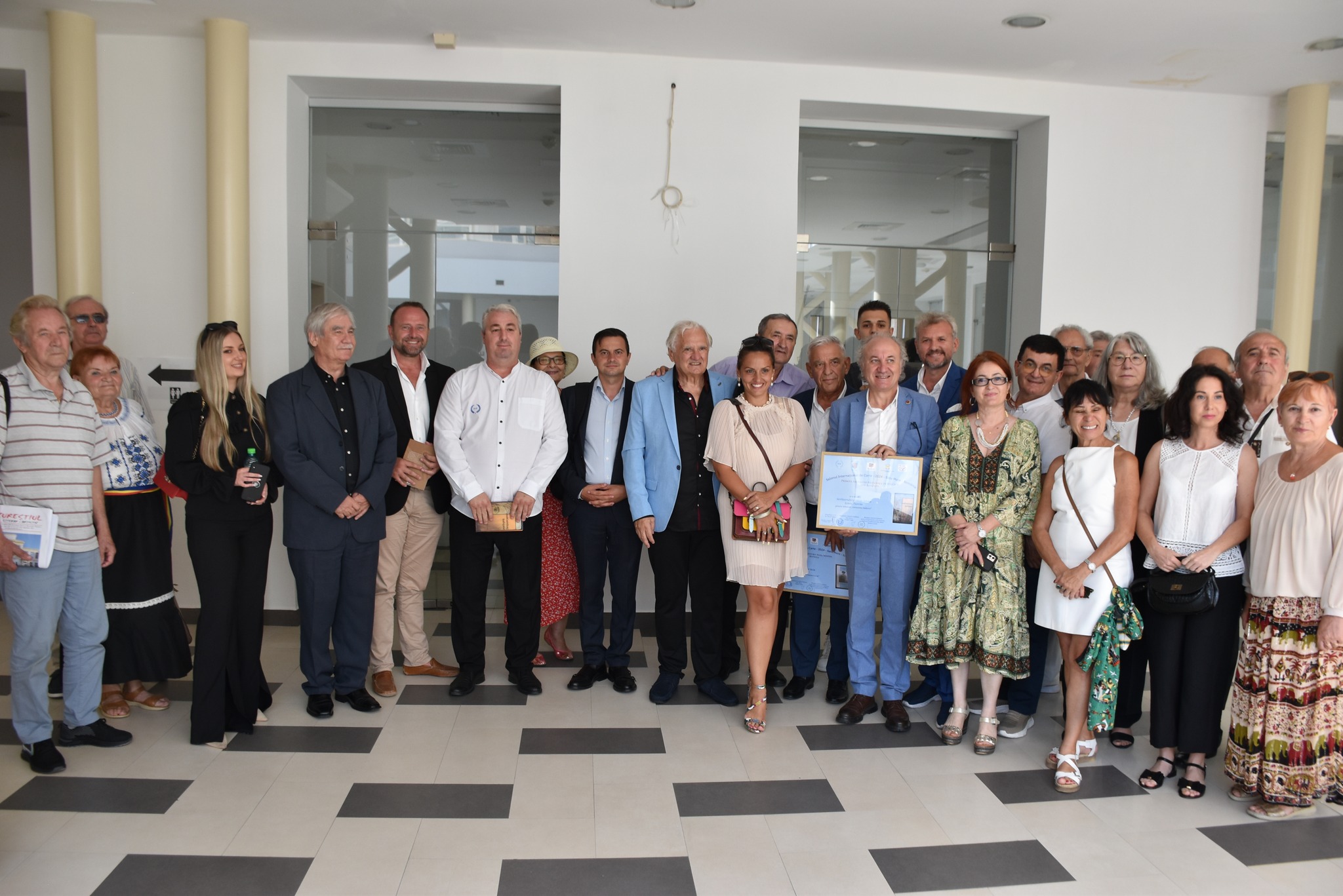 Simpozion Internațional „Mai aproape prin literatură și folclor”