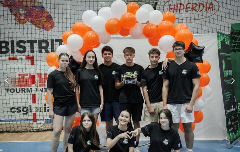 FOTO. PERFROMANȚĂ. Sătmărenii de la ”Mihai Eminescu”, pe podium la un concurs național de robotică