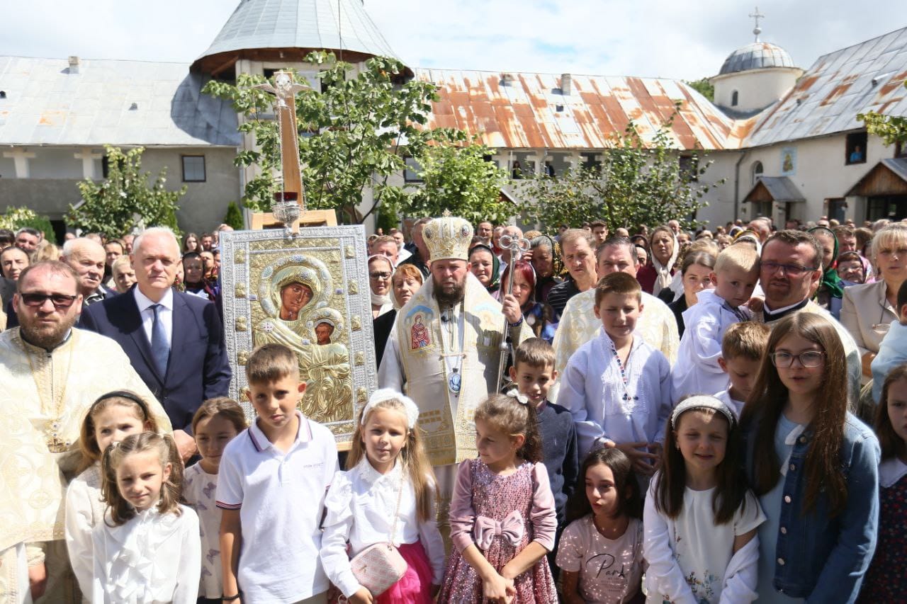 FOTO. Liturghie Arhierească la Mănăstirea Portărița din Țara Oașului