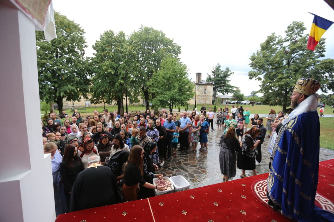 FOTO. Slujbe arhierești oficiate de PS Timotei Sătmăreanul la Bixad