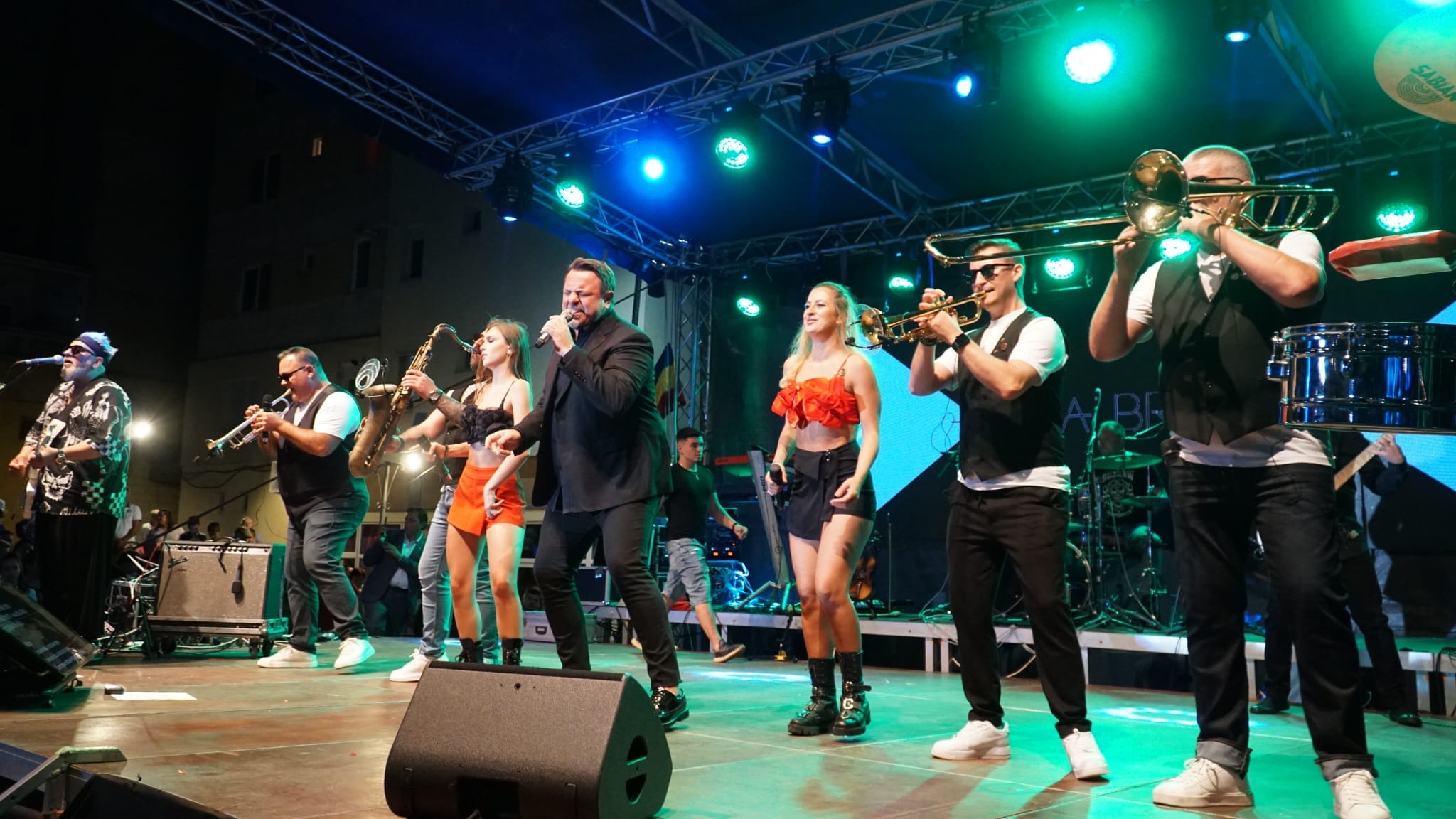 VIDEO/FOTO. Horia Brenciu, show de excepție la Tășnad. Publicul, electrizat