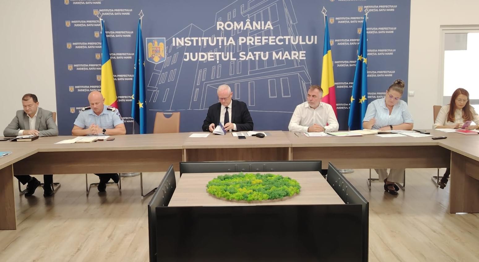 Prefectul Ioan Tibil a convocat în ședință de lucru Grupul de acțiune pentru implementarea Planului județean de combatere a violenței școlare Satu Mare pentru anul școlar 2024 – 2025 .