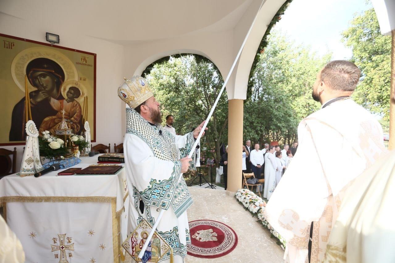 FOTO. P.S. Părinte Timotei Sătmăreanul s-a aflat în mijlocul credincioșilor din localitatea Cig, cu ocazia binecuvântării Altarului de vară.