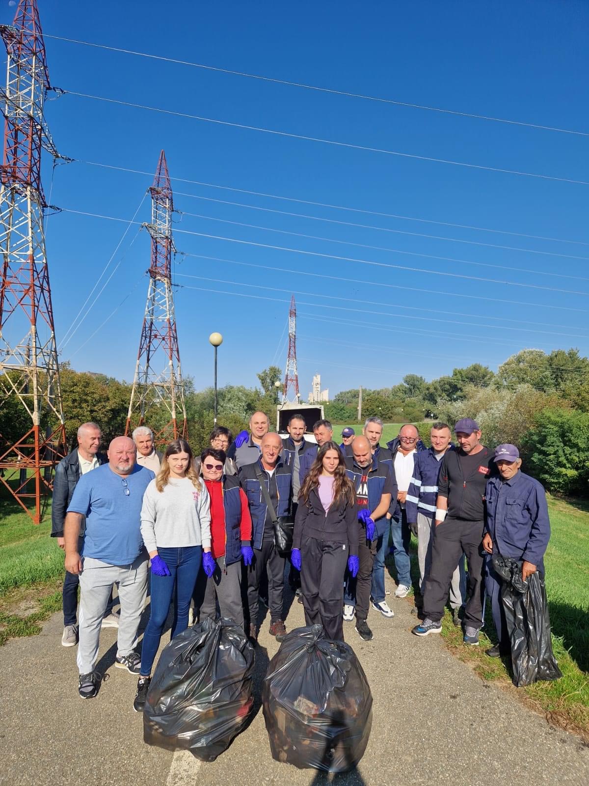 FOTO.  Proces de ecologizare a digului răului Someș și a barajului Calinești Oaș prin acțiunea Let's Do It, Romania!