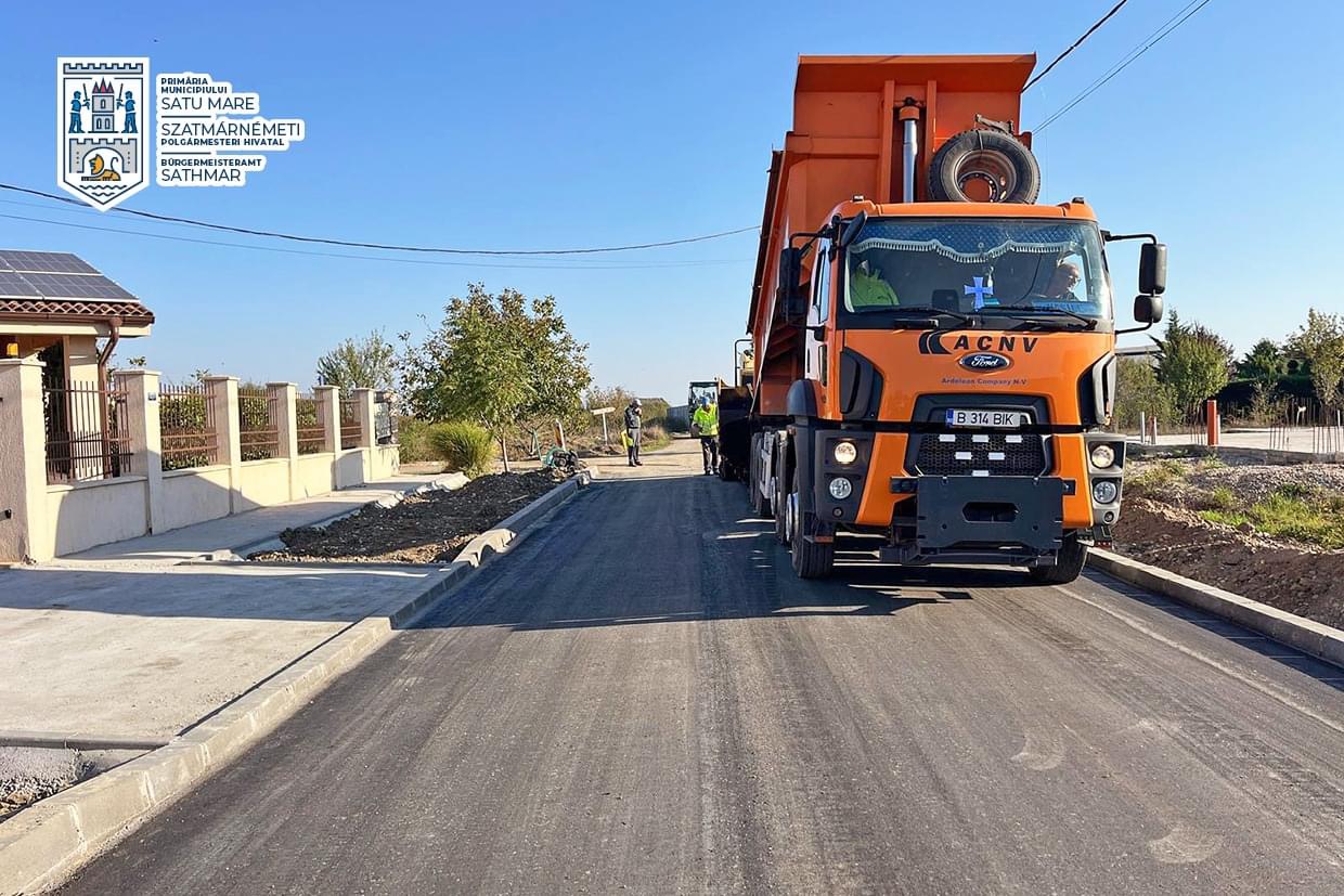 FOTO. S-au finalizat lucrările de asfaltare pe strada Fluturilor și continuă cu strada Petre Ispirescu.