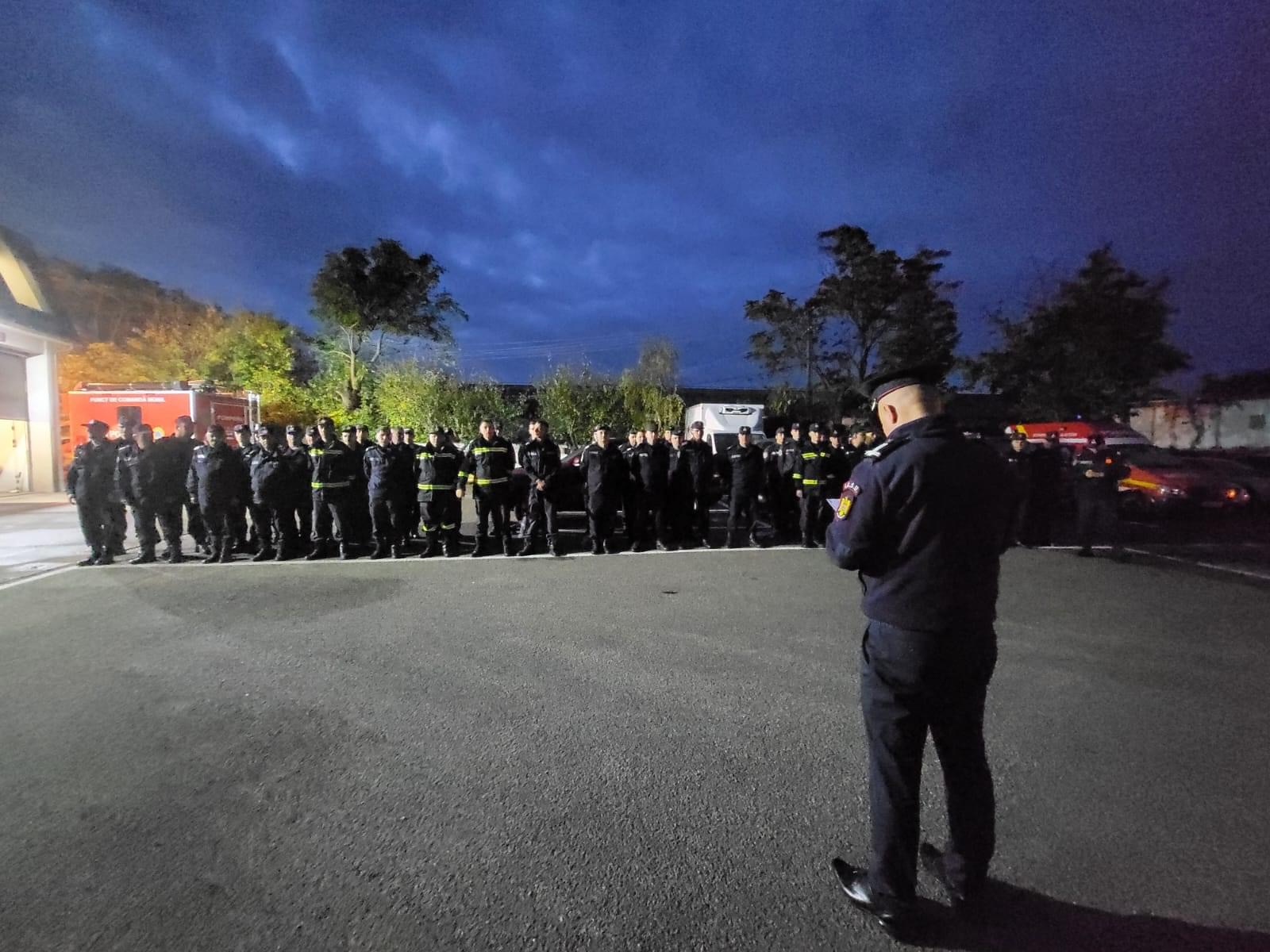 52 de pompieri din cadrul ISU Satu Mare au pornit în această dimineață într-o nouă misiune de sprijin.