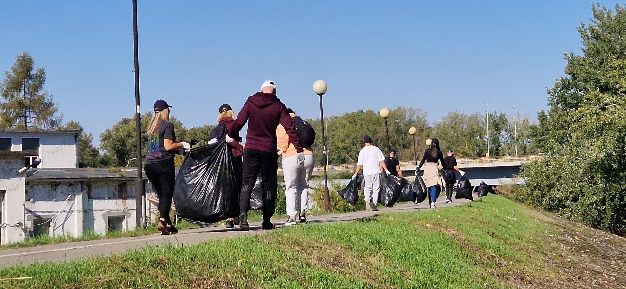Polițiștii sătmăreni s-au alăturat campaniei ,,Let's Do It, Romania!"