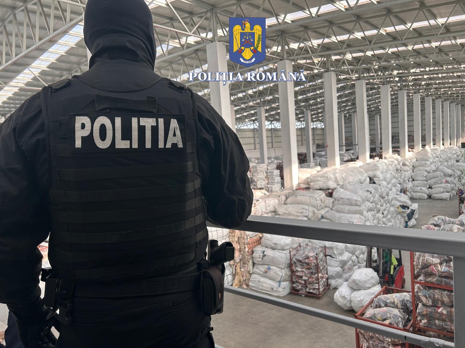 FOTO. Societate comercială din Satu Mare percheziționată de polițiști