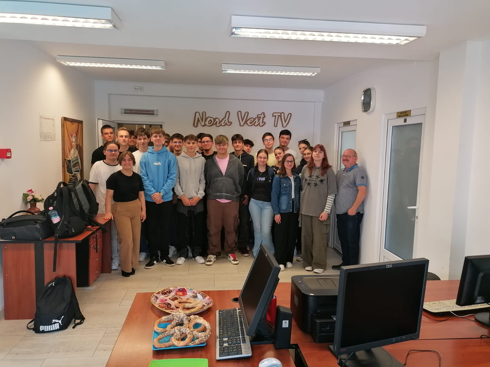 Elevi de la Colegiul Național ”Doamna Stanca” la Nord Vest TV sau o altfel de oră de dirigenție!