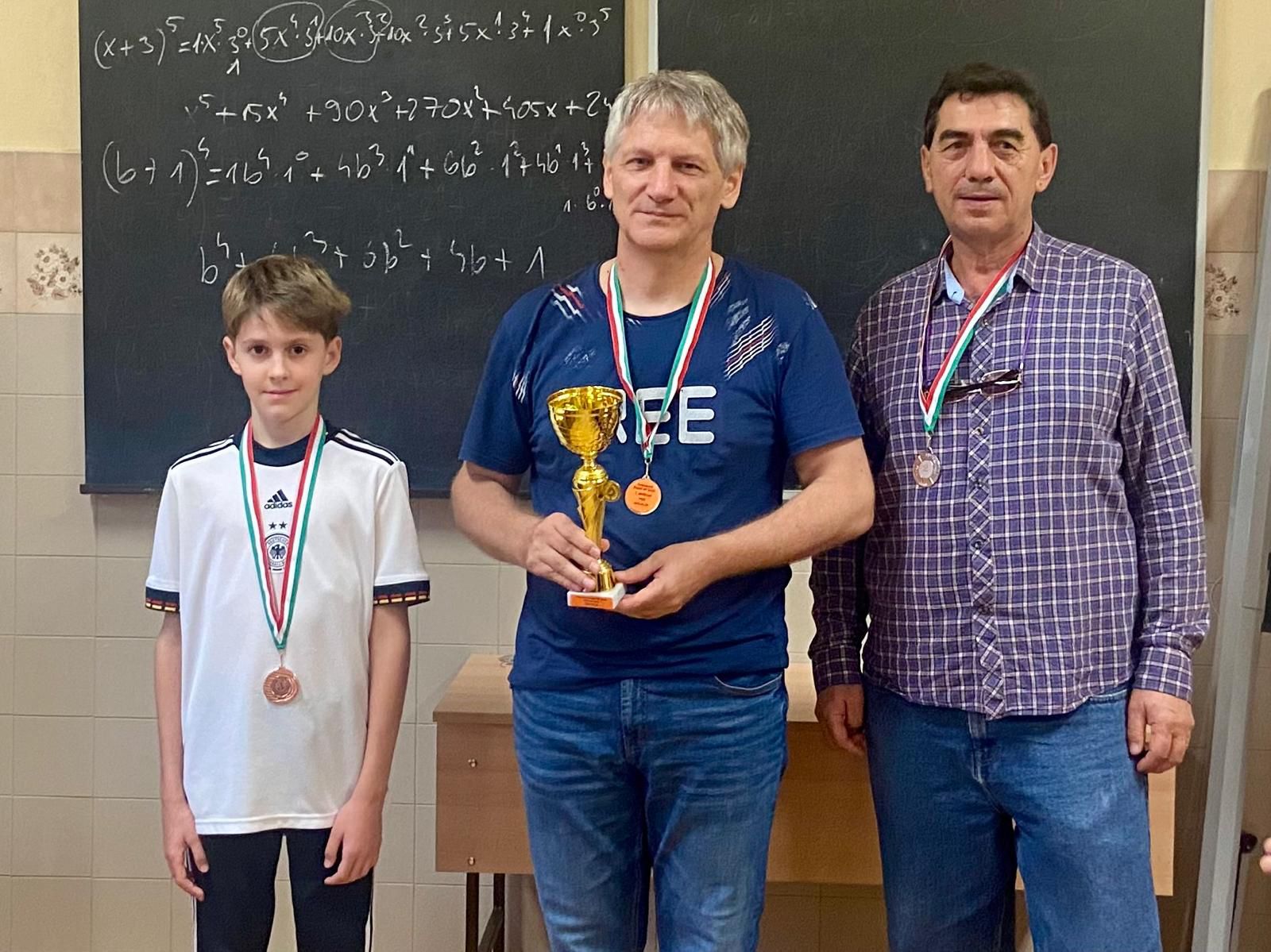 ȘAH. La doar  10 ani, Kovács Balázs a urcat pe podium în cocnursul seniorilor