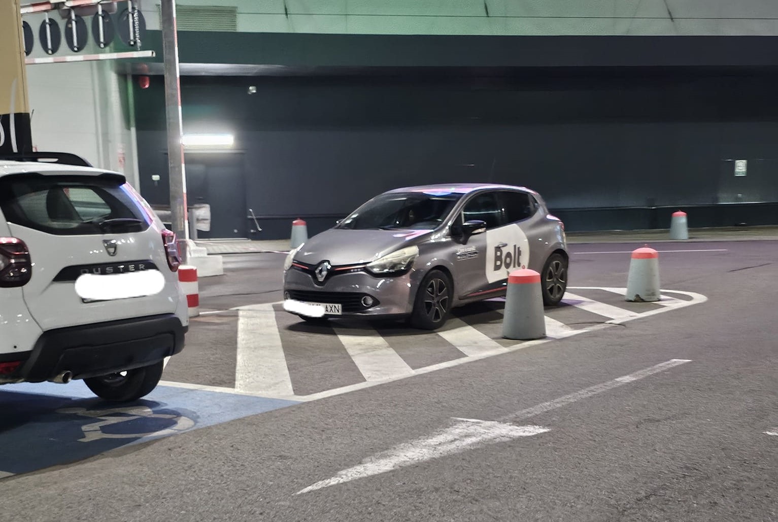 Astia cu Bolt-ul au alte reguli de parcare?