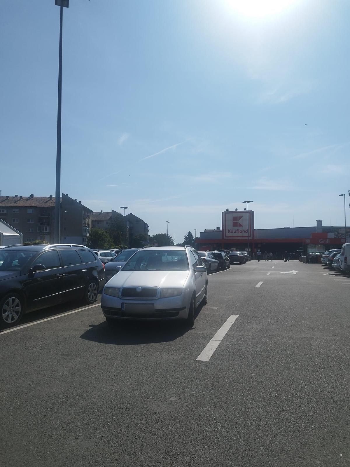 Atunci când n-ai loc de parcare, te descurci!