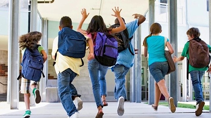 Donează și tu rechizite pentru copii defavorizați din Satu Mare