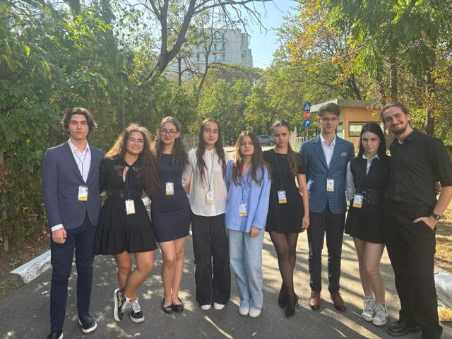 FOTO. Elevii de la CN “Mihai Eminescu”, la o nouă sesiune națională a Parlamentului European al Tinerilor România