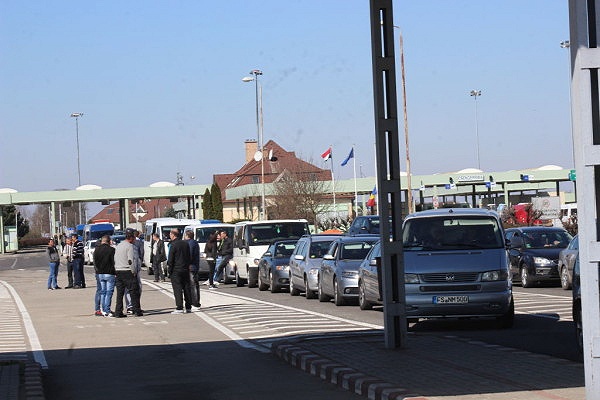 Cod roșu în vămile Petea și Urziceni - cozi uriașe de mașini