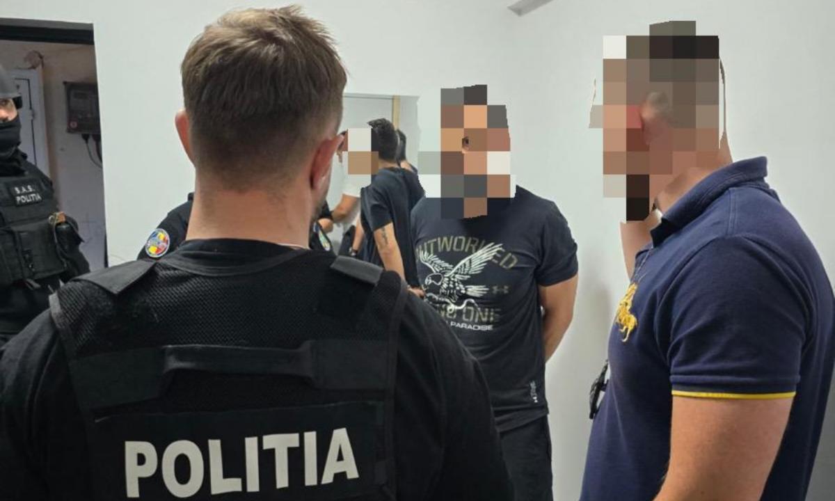 Au furat la ștrandul din Tășnad