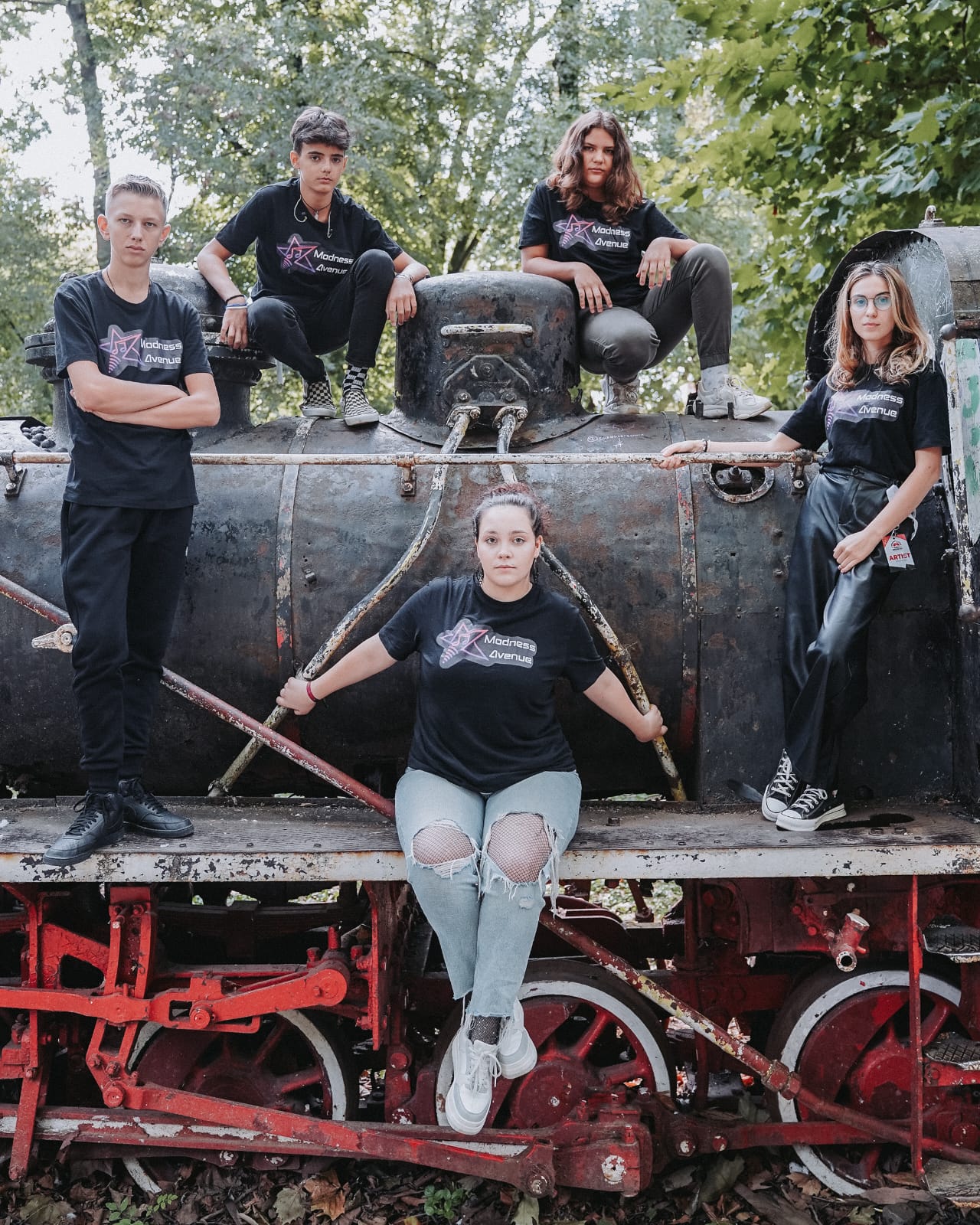 TALENTE. Madness Avenue: Noua Generație de Muzicieni Tineri cu Ambiții Mari