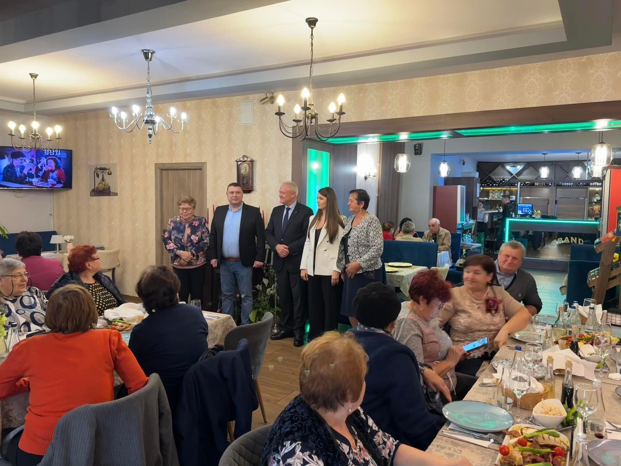 FOTO. Ziua Internațională a Persoanelor Vârstnice a fost marcată la Carei de către organizația Partidului Social Democrat