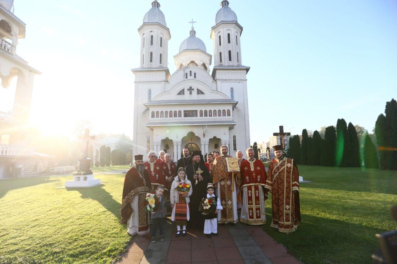 FOTO. P.S. Părinte Timotei Sătmăreanul prezent la Carei cu ocazia sărbătoriri Sfântului Mare Mucenic Dimitrie, Izvorâtorul de Mir