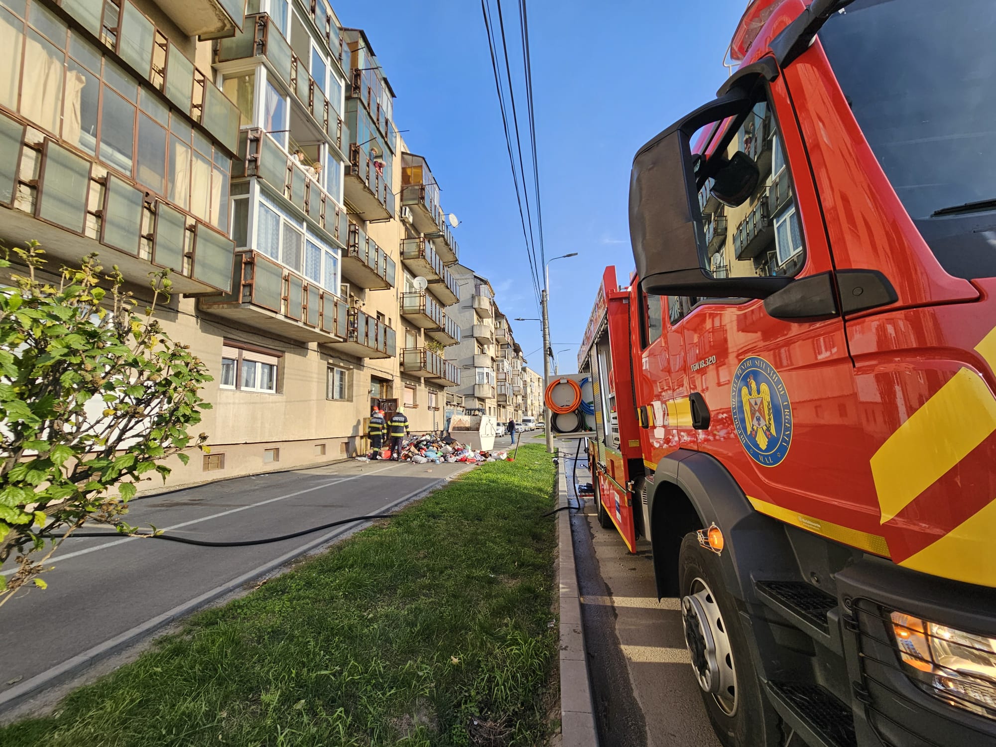 Incendiu pe strada Botizului. Doi seniori au fost asistaţi medical la faţa locului