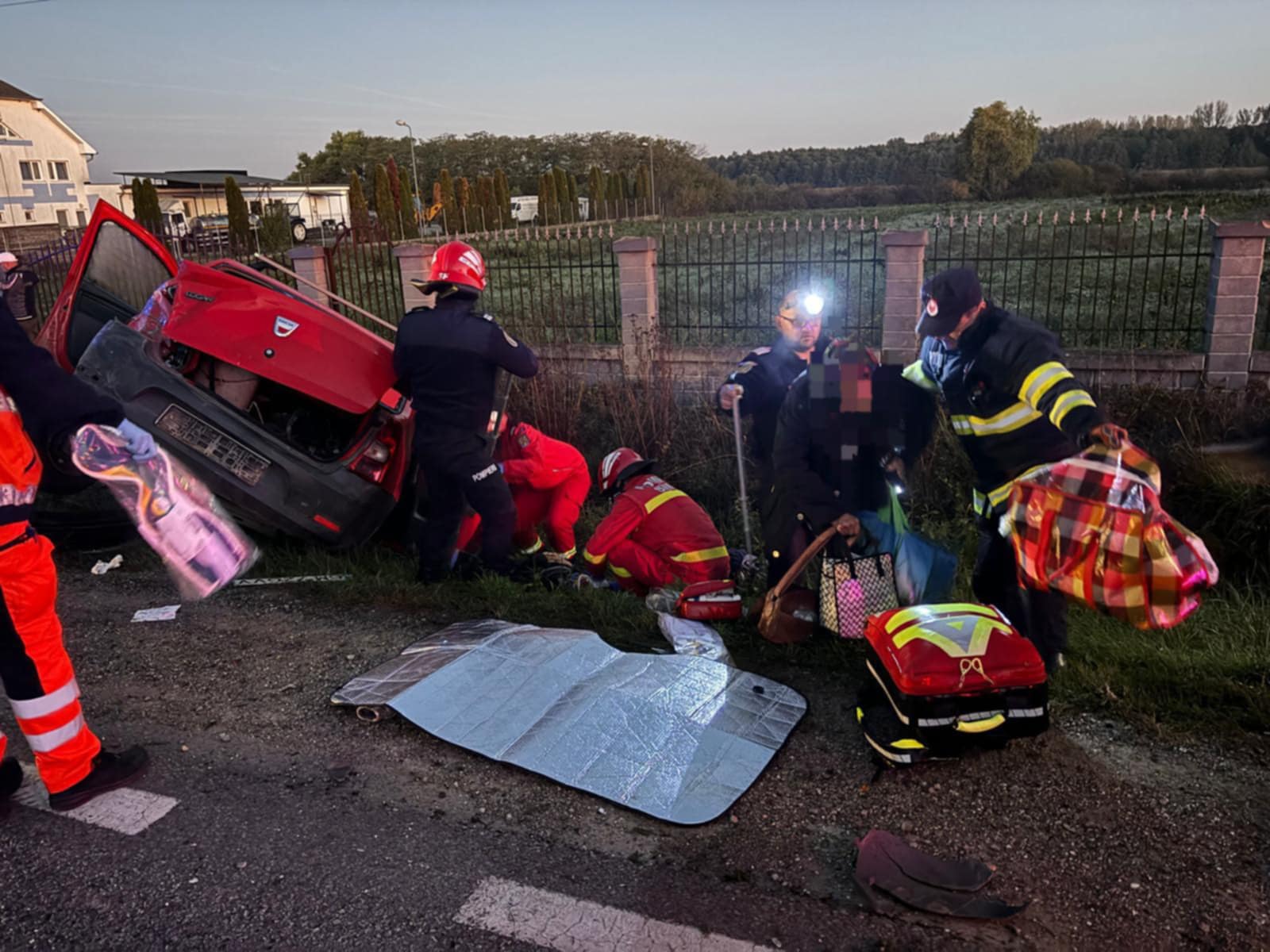 FOTO. ACCIDENT GRAV în județ. Două persoane au ajuns la spital