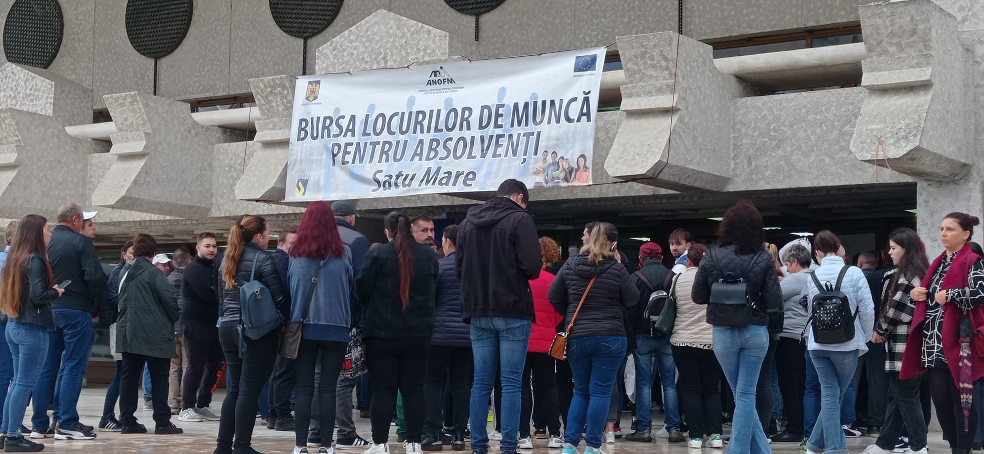 VIDEO/FOTO. Bursa locurilor de muncă pentru absolvenți, în desfășurare la Satu Mare