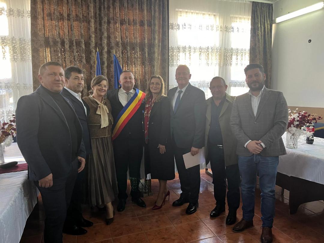 FOTOGALERIE. Învestire  Primarul Ioan  Bumb și consilierii din Călinești Oaș au depus jurământul