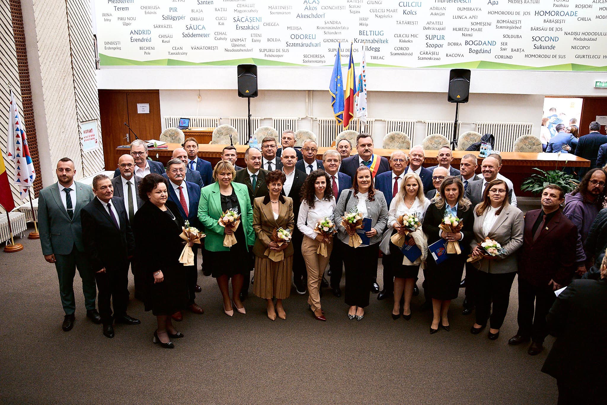 FOTOGALERIE. INVESTIRE Președintele Consiliului Județean și noii consilieri județeni au depus jurământul