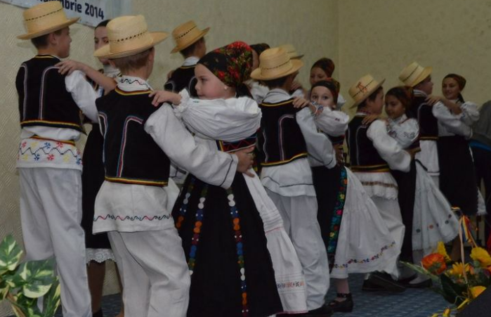 O NOUĂ EDIȚIE A FESTIVALULUI CONCURS „DANŢU΄  MÂNÂNŢĂILOR”