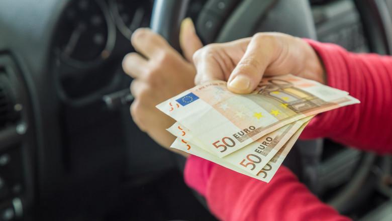 Lucrători ai Poliției de Frontieră Petea sunt suspectați pentru luare de mită. Procuror din cadrul Parchetului de pe lângă Tribunalul Satu Mare efectuează percheziții