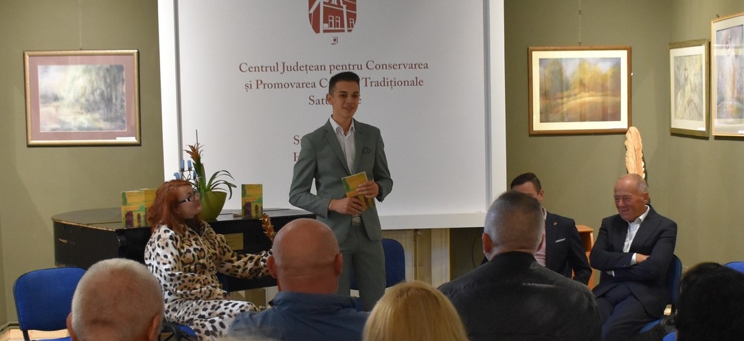 FOTO. POEZIE Gazetarul Adrian Lupescu și-a lansat un nou volum de versuri