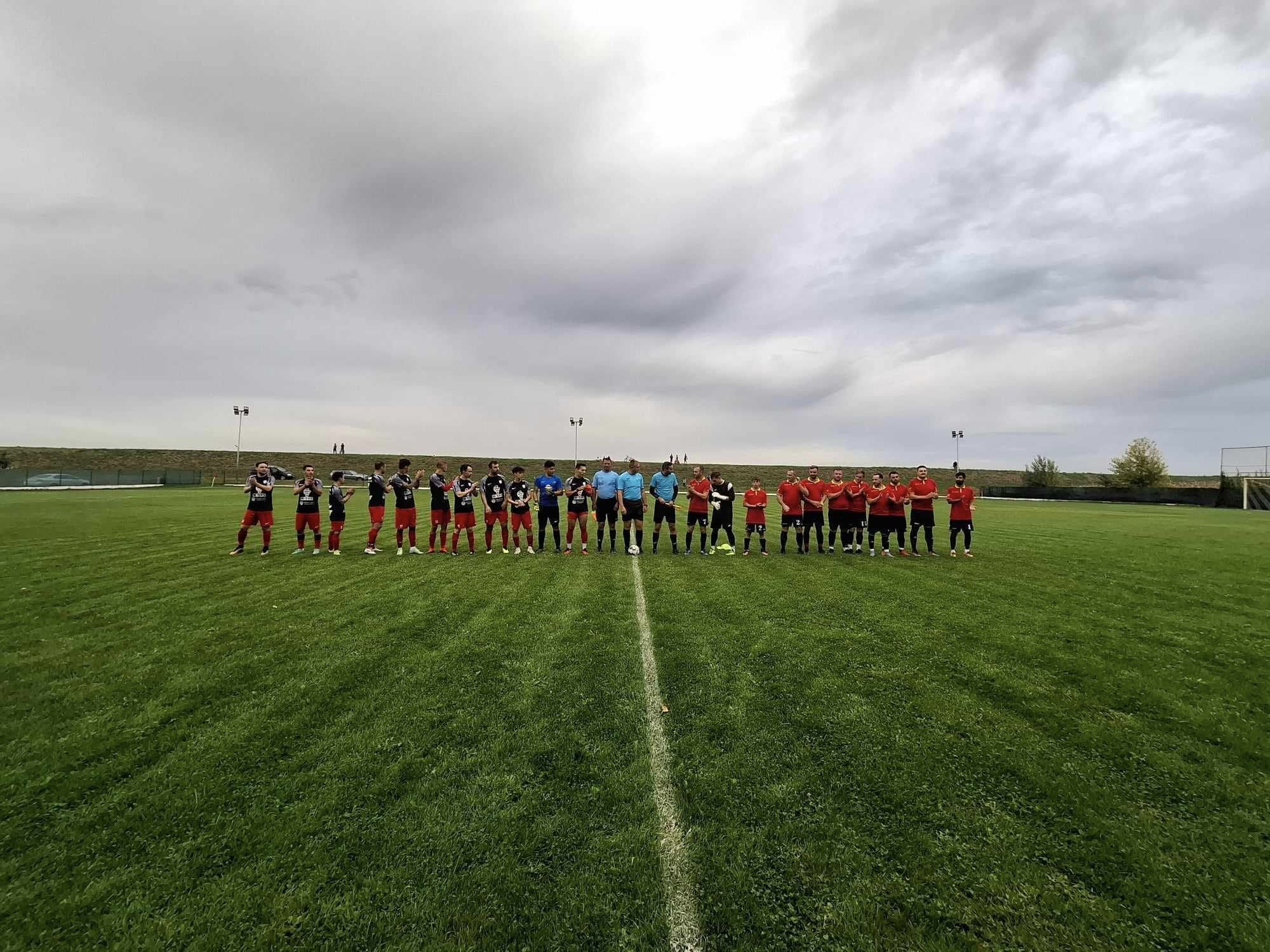 Arbitri amenințați cu... maceta, meci întrerupt în fotbalul județean!