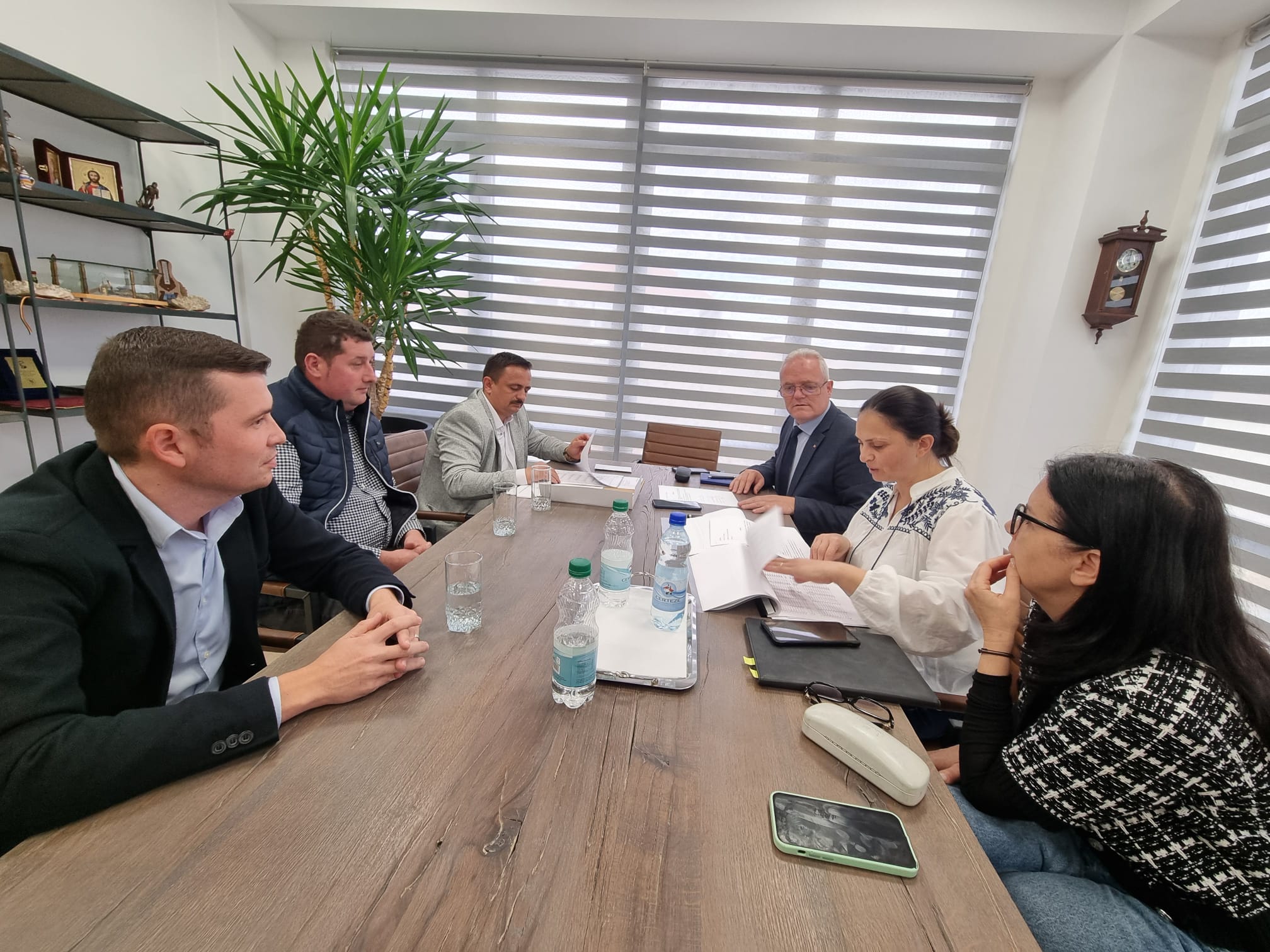 Întâlnire de lucru la Prefectură cu noul primar al comunei Crucișor