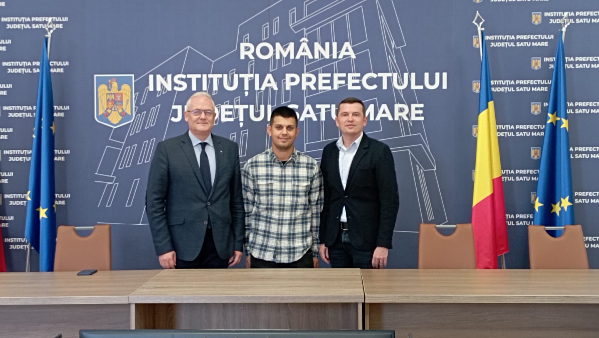 Întâlnire la Prefectură pe tema protecției sociale pentru tinerii instituționalizați