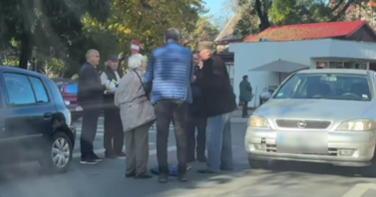 Bătrână călcată pe trecerea de pietoni. Femeia a fost transportată la spital