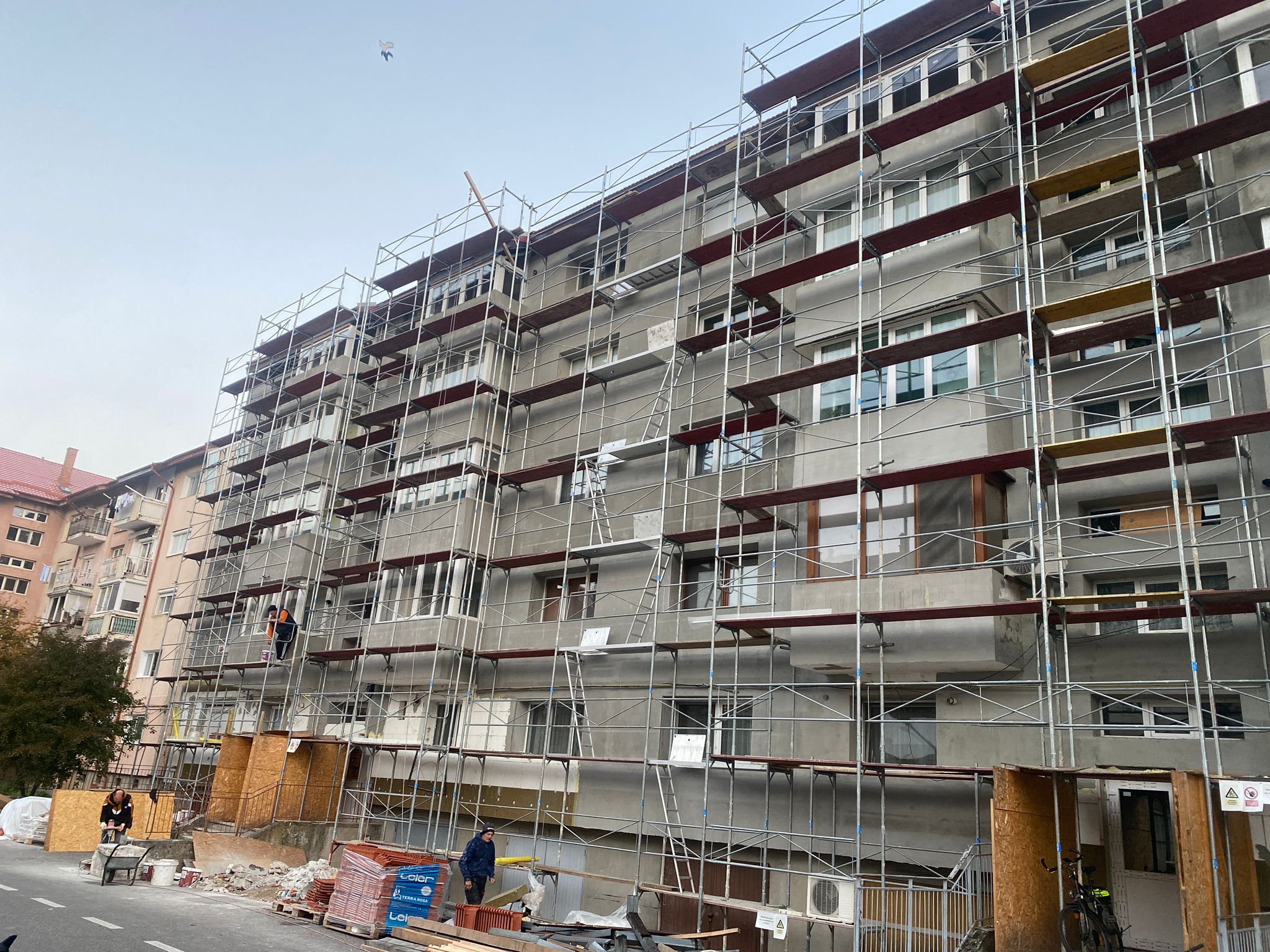 Se reabilitează termic peste 100 de apartamente din municipiu