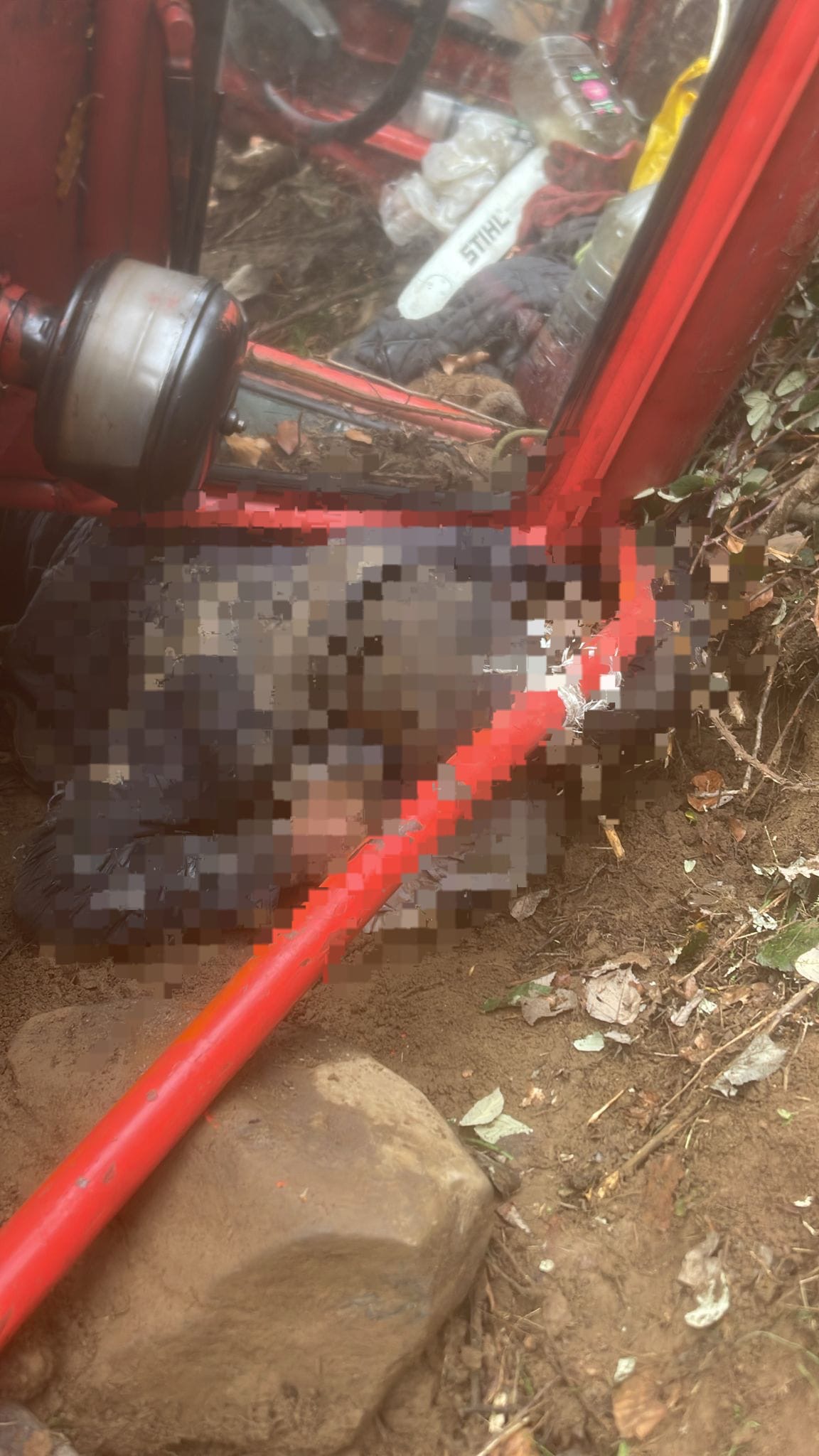 Persoană prinsă sub un TAF forestier, în pădurea din localitatea Bixad.