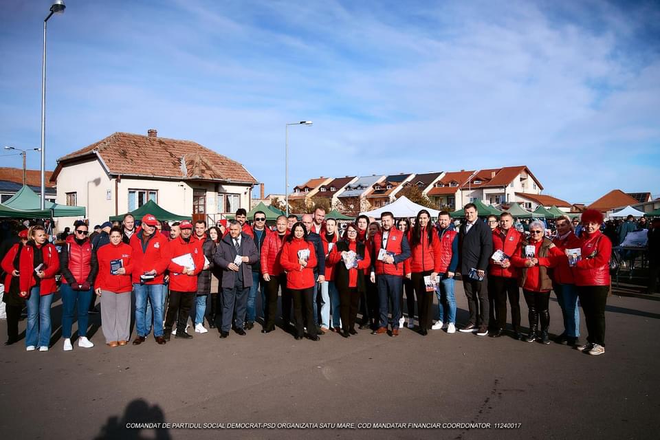 FOTO. Adrian Micle, candidatul la Camera Deputaților, alături de echipa PSD Satu Mare, s-a întâlnit cu sătmărenii în Piața de Vechituri.