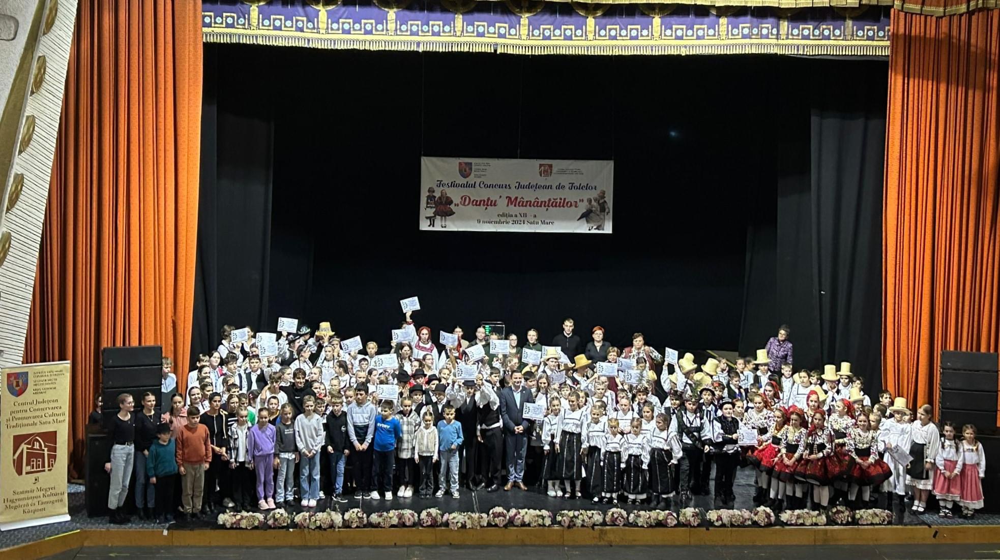 FOTO. Festivalul Concurs Județean de Folclor „Danțu’ Mânânțăilor” la cea de-a XII - a ediție
