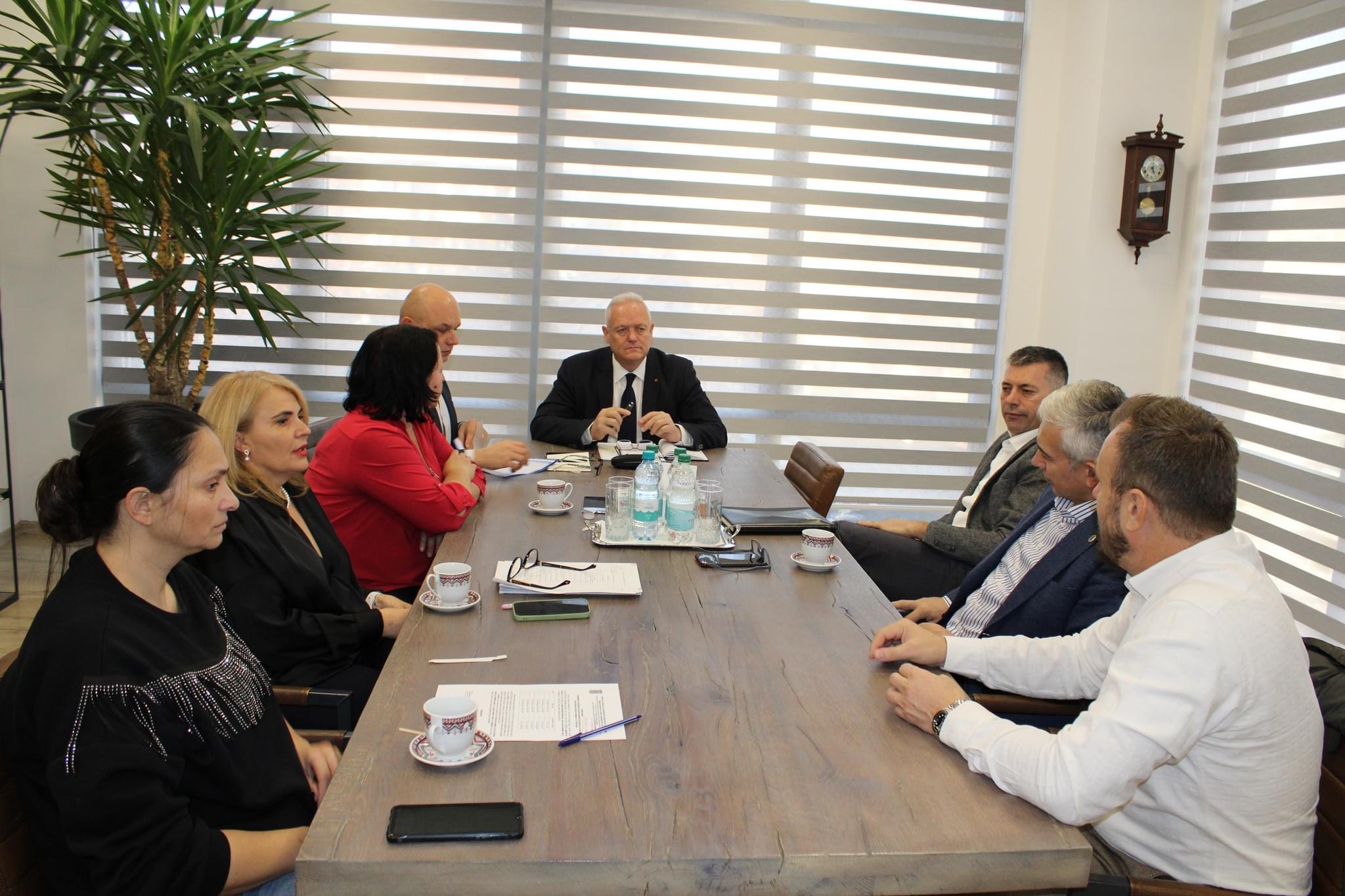 FOTO. Ședință de lucru cu membrii Biroului Electoral de Circumscripție Județeană nr.32 Satu Mare