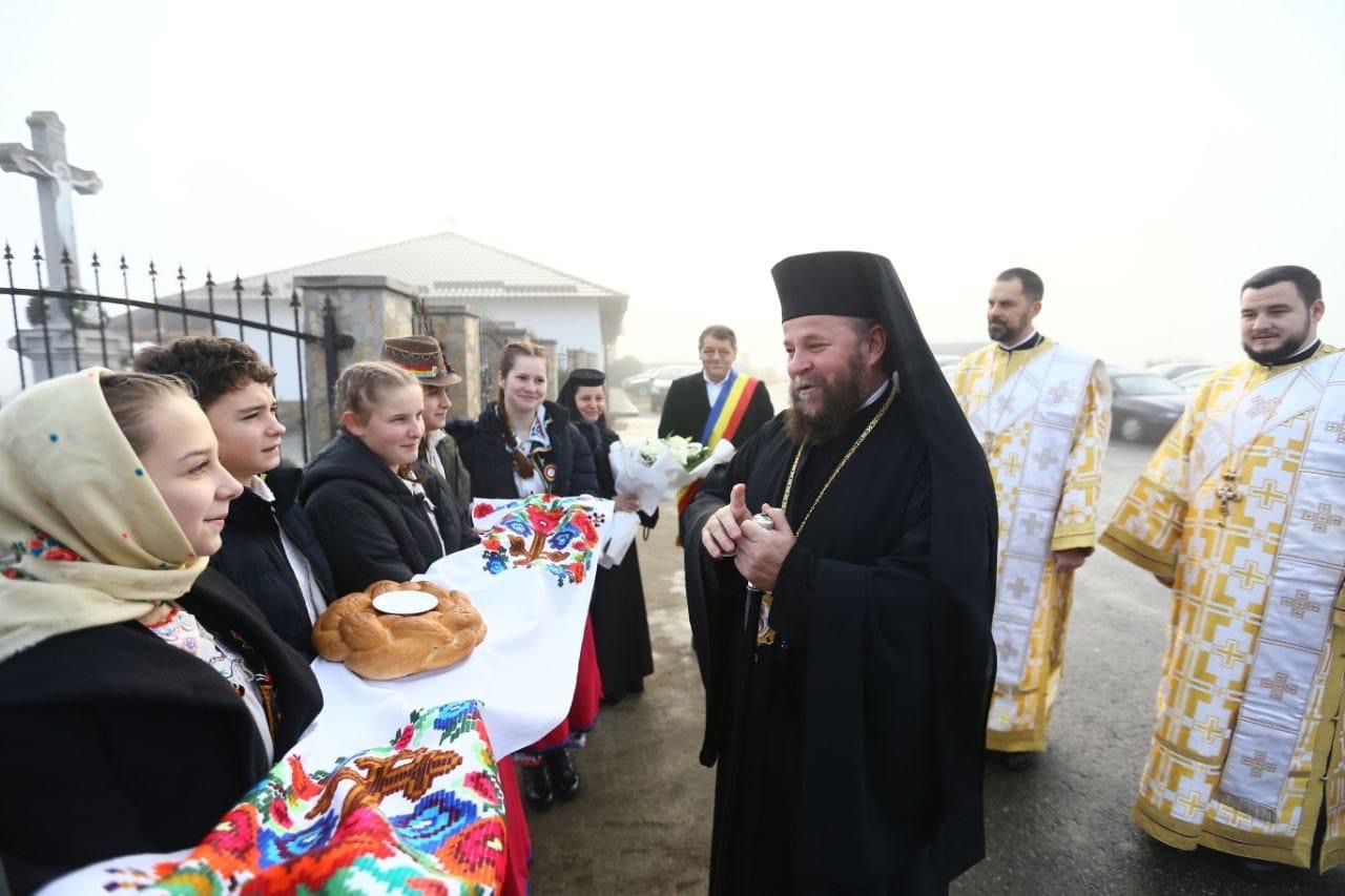 De sărbătoarea închinată Sfântului Andrei, P.S Timotei Sătmăreanul a slujit la Mănăstirea „Sfântul Apostol Andrei” Chilia