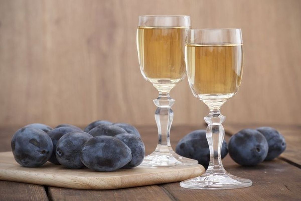 Încearcă arome de palincă mai puțin cunoscute: căpșuni, vișine sau cireșe!