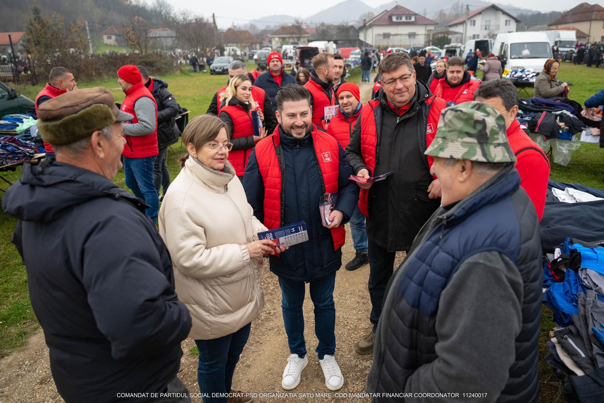 FOTOGALERIE. Candidații PSD, primiți cu entuziasm de oșenii aflați la Târgul din Călinești Oaș. ”Punem Sătmarul pe primul loc!”