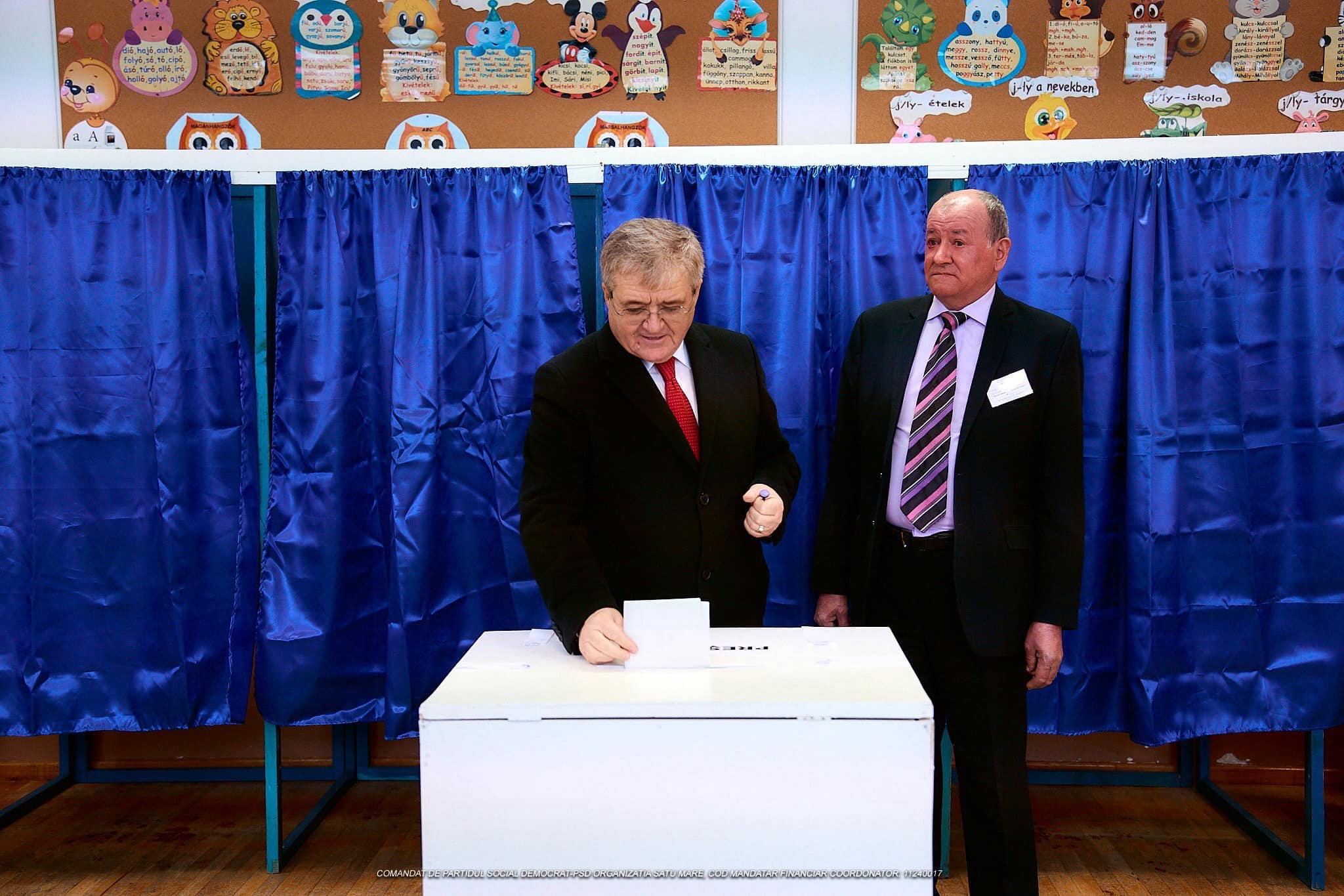 VIDEO/FOTO. Mircea Govor la urne: "𝐀𝐦 𝐯𝐨𝐭𝐚𝐭 𝐩𝐞𝐧𝐭𝐫𝐮 𝐮𝐧 𝐩𝐫𝐞ș𝐞𝐝𝐢𝐧𝐭𝐞 𝐜𝐚𝐫𝐞 𝐚 𝐝𝐞𝐦𝐨𝐧𝐬𝐭𝐫𝐚𝐭 𝐜ă 𝐢𝐮𝐛𝐞ș𝐭𝐞 𝐑𝐨𝐦â𝐧𝐢𝐚"