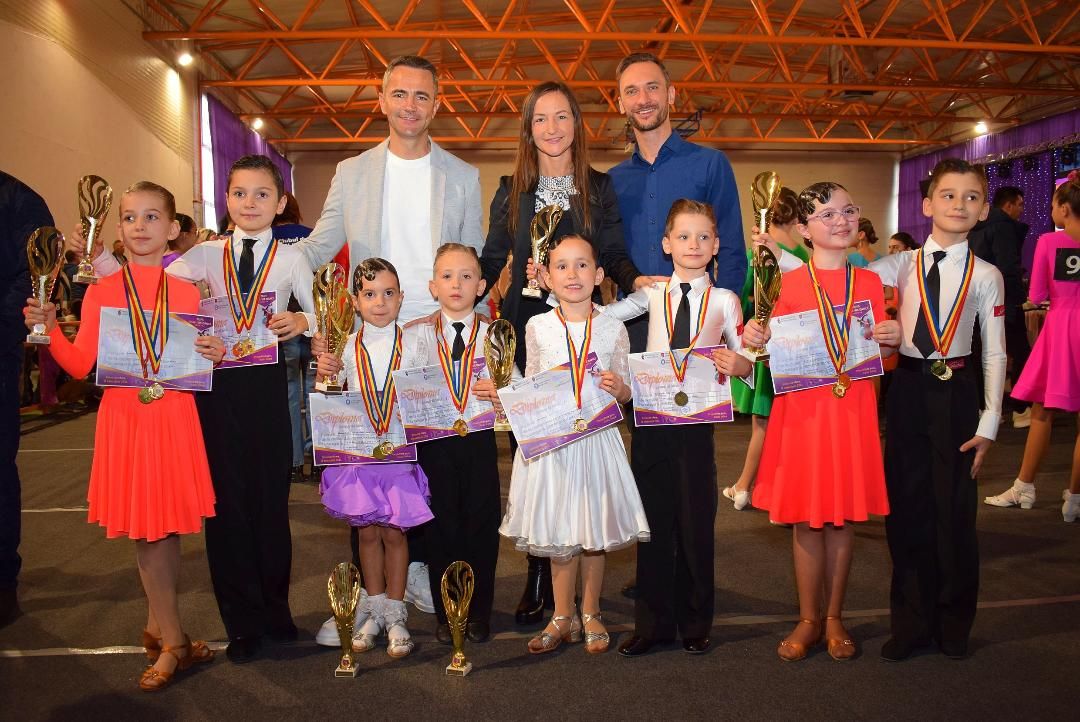 Dans sportiv / Loga Dance School a impresionat la Cupa Shall We Dance