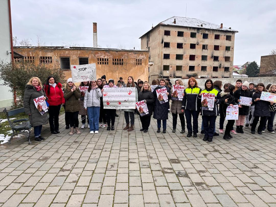 Peste 400 de persoane au ieșit în stradă protestând împotriva violenței domestice