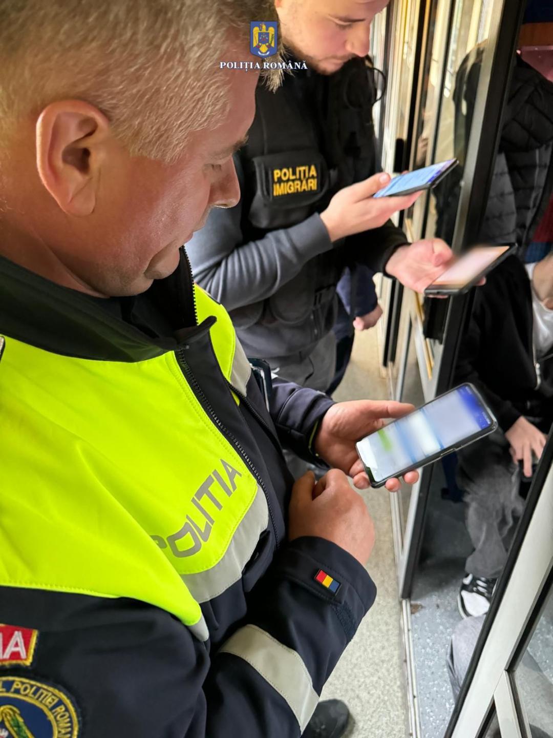 FOTO. Razie de amploare în patru gări și Aeroportul Satu Mare. Peste 50 de persoane legitimate