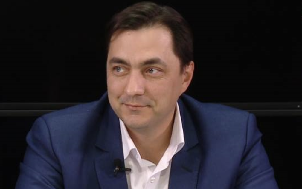 Primarul orașului Tășnad, Adrian Farcău, felicitat și încurajat de prim-ministrul României, Marcel Ciolacu.  ,,Vă doresc mult succes în acest nou mandat şi vă asigur de întreaga mea susţinere...”