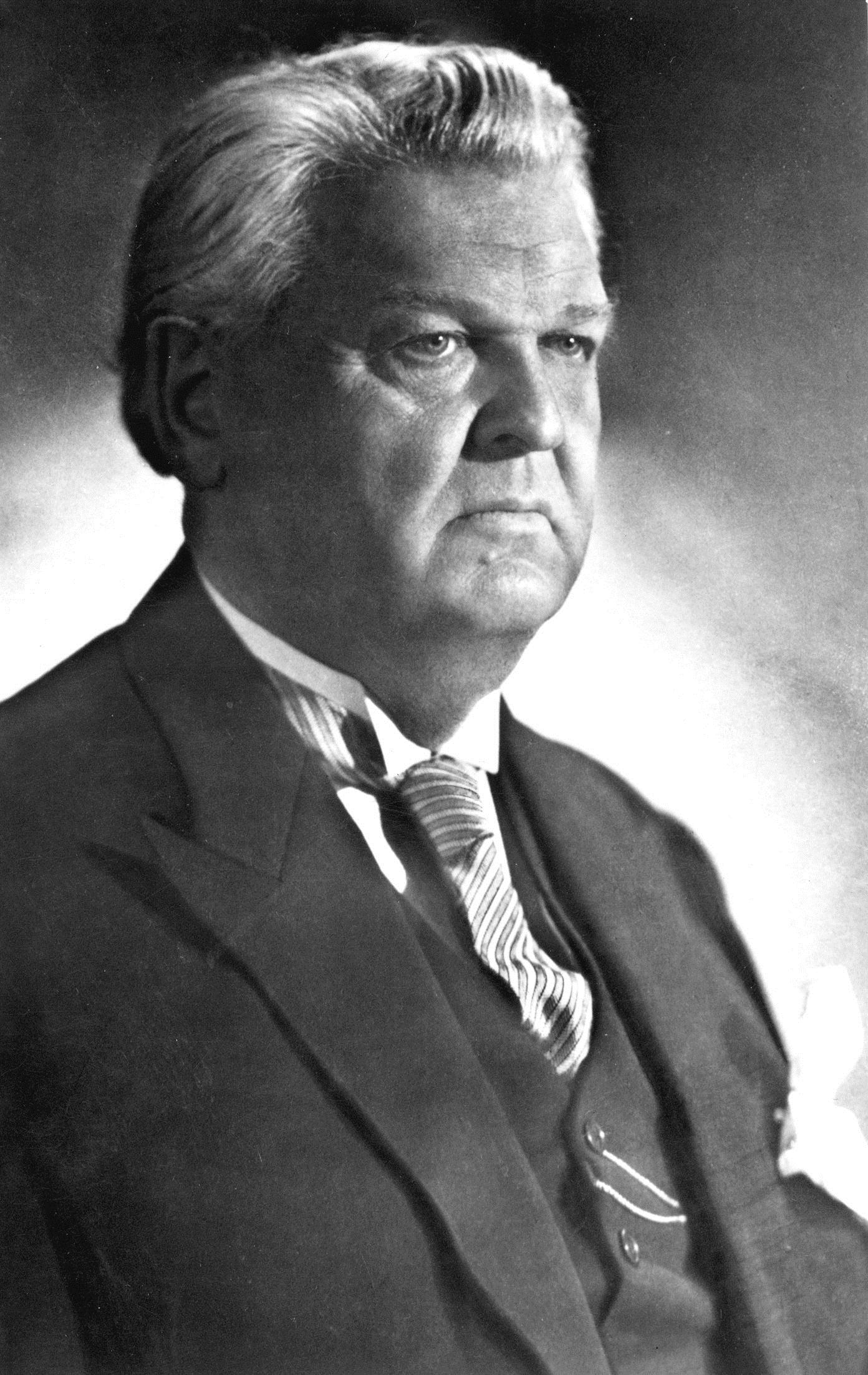 Pagina de cultură realizată de Vasile Mic