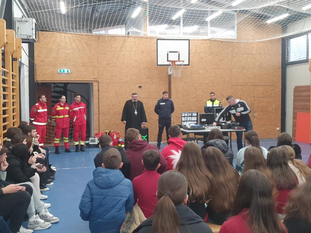 FOTO. Peste 1500 de elevi, informați de polițiștii de siguranță școlară în Săptămâna ,,Școala Altfel”
